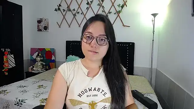Snapshot of naughty_girl_4u chatting on May 18, 2026, 6:36 pm naughty girl 4u online show from May 18, 2026, 6:36 pm