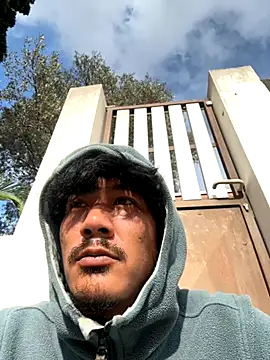 juniiorre online show from November 10, 2025, 11:31 am