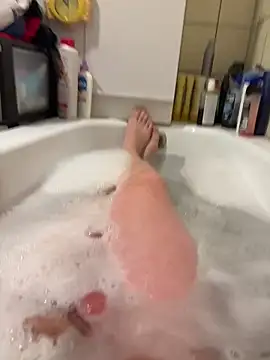 David19932908 online show from November 18, 2025, 7:18 pm