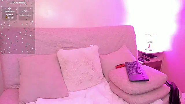 Snapshot of Scarlet_wd18 chatting on February 19, 2026, 11:12 pm Scarlet wd18 online show from February 19, 2026, 11:12 pm