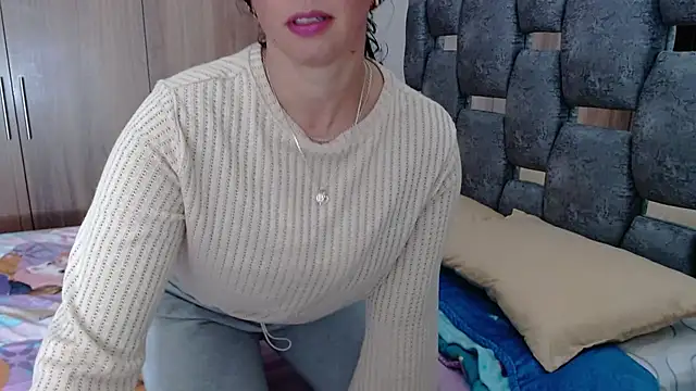Snapshot of sara_hott_1 chatting on January 26, 2025, 5:44 pm sara hott 1 online show from January 26, 2025, 5:44 pm