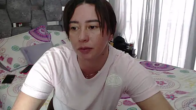 Snapshot of sara_hott_1 chatting on February 13, 2026, 2:24 pm sara hott 1 online show from February 13, 2026, 2:24 pm