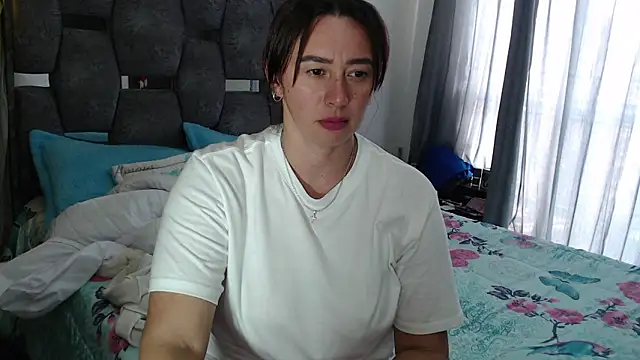 Snapshot of sara_hott_1 chatting on February 26, 2026, 8:19 pm sara hott 1 online show from February 26, 2026, 8:19 pm