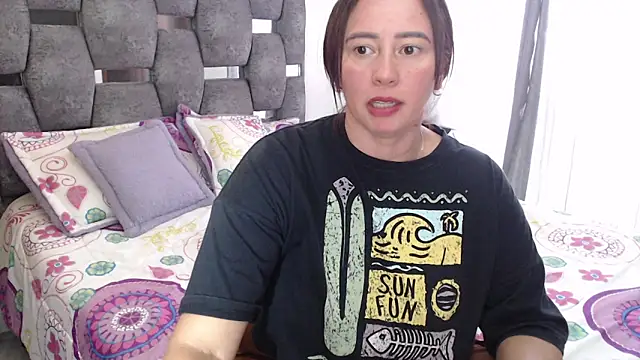 Snapshot of sara_hott_1 chatting on April 10, 2026, 8:13 pm sara hott 1 online show from April 10, 2026, 8:13 pm