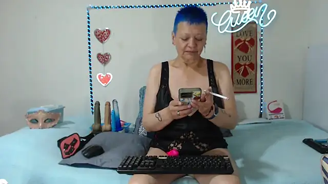 loquitaqueen011 online show from November 23, 2025, 1:44 pm