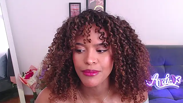 Snapshot of Amelia_bss chatting on February 18, 2025, 1:44 pm Amelia bss online show from February 18, 2025, 1:44 pm