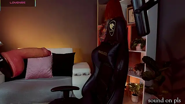 RedJasmine  online show from March 10, 2025, 6:23 pm