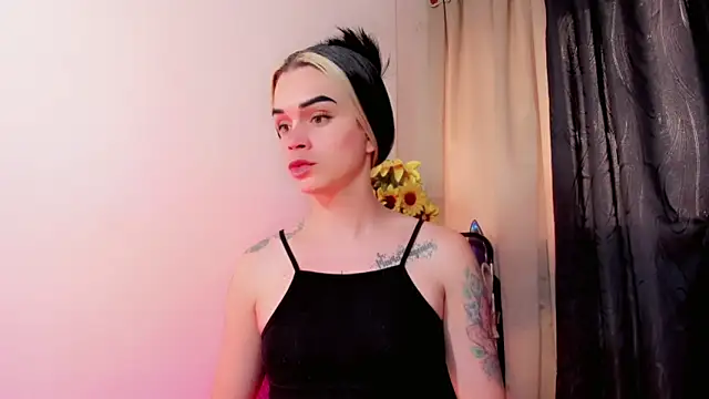 lesly xx online show from March 19, 2026, 8:24 pm