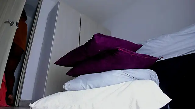 Skarleth69 online show from February 5, 2026, 1:43 am