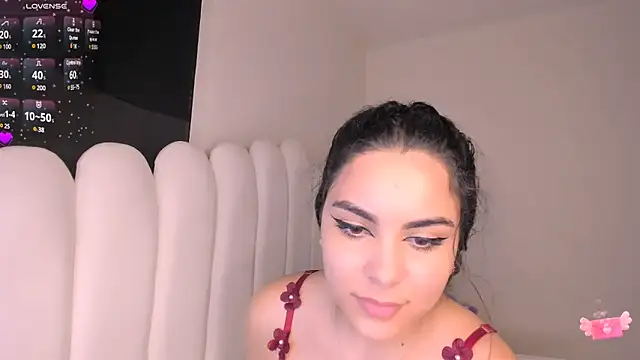 Snapshot of nahla_jameel chatting on December 11, 2024, 10:03 am nahla jameel online show from December 11, 2024, 10:03 am