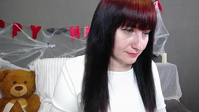 NinaFlawlees online show from October 18, 2025, 12:06 pm