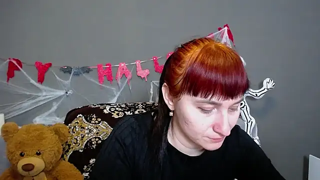 NinaFlawlees online show from October 28, 2025, 1:03 pm