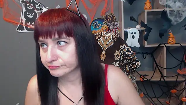 NinaFlawlees online show from October 30, 2025, 1:01 pm