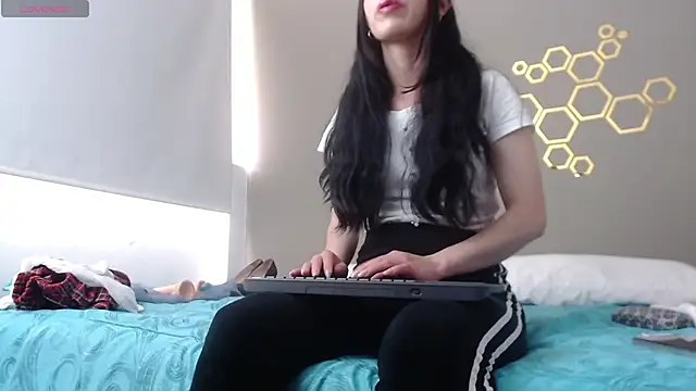 adriscute online show from January 9, 2025, 9:16 pm