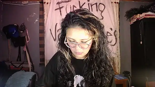 Snapshot of Hathorlove chatting on February 12, 2026, 10:05 pm Hathorlove online show from February 12, 2026, 10:05 pm