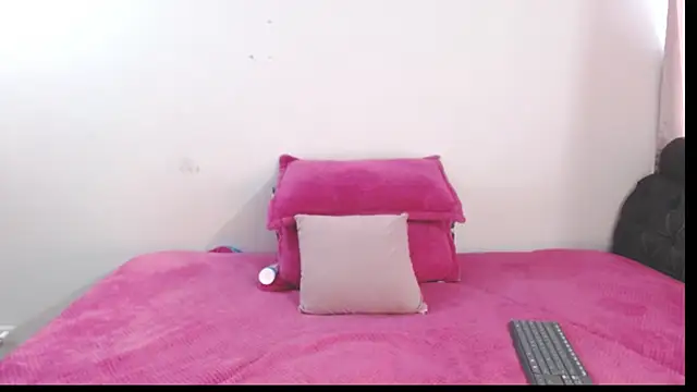 zohe  online show from November 26, 2025, 2:29 pm