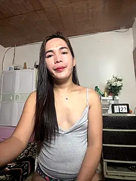 Snapshot of Msyensmith chatting on November 23, 2025, 12:43 am Msyensmith online show from November 23, 2025, 12:43 am