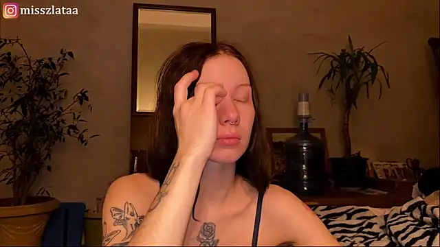 elfess online show from November 17, 2025, 5:35 am