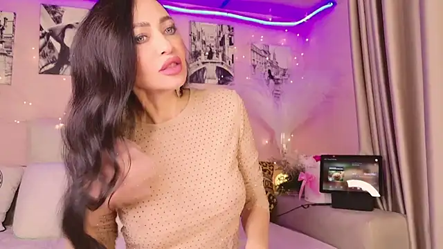 NaomiBlack35 online show from December 19, 2025, 7:32 pm