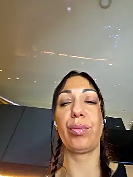 Snapshot of LeticiaWoods chatting on December 5, 2025, 8:45 am LeticiaWoods online show from December 5, 2025, 8:45 am