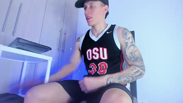 Snapshot of enzo_bvlgari chatting on March 3, 2025, 10:42 pm enzo bvlgari online show from March 3, 2025, 10:42 pm