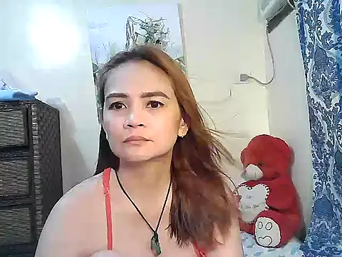 Snapshot of Kisses-13 chatting on January 16, 2026, 2:43 pm Kisses-13 online show from January 16, 2026, 2:43 pm