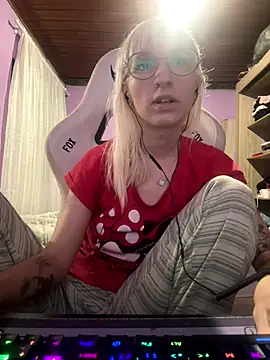 Snapshot of bunnydark00 chatting on November 4, 2025, 1:27 am bunnydark00 online show from November 4, 2025, 1:27 am