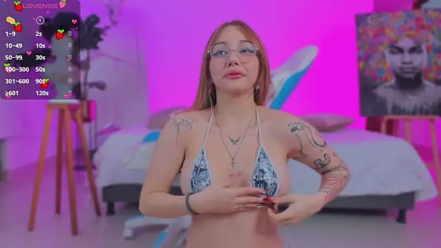 LITTLE-VIVI online show from November 14, 2025, 3:38 am