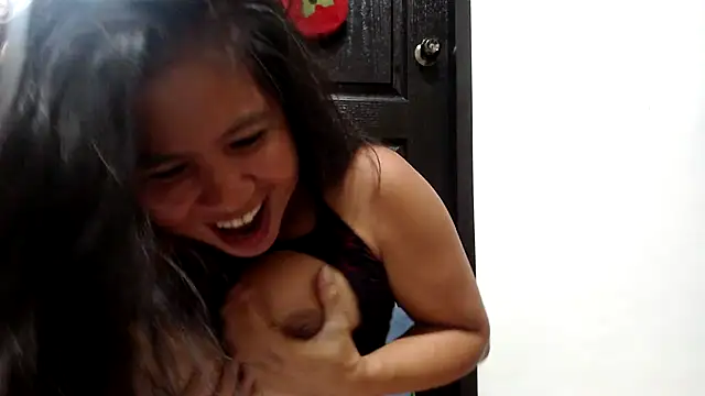 Snapshot of Vanessa3329 chatting on November 24, 2025, 2:06 pm Vanessa3329 online show from November 24, 2025, 2:06 pm