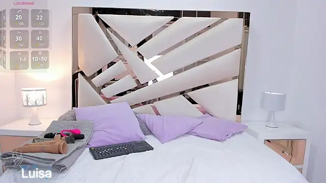 Snapshot of Naughty__Mom chatting on January 9, 2025, 1:13 pm Naughty Mom online show from January 9, 2025, 1:13 pm