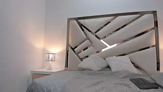 Snapshot of Naughty__Mom chatting on February 18, 2025, 8:59 am Naughty Mom online show from February 18, 2025, 8:59 am