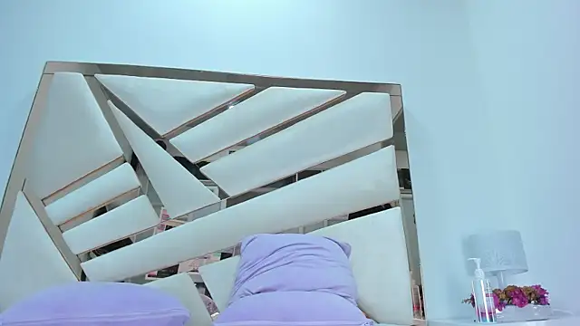 Snapshot of Naughty__Mom chatting on March 21, 2025, 8:08 pm Naughty Mom online show from March 21, 2025, 8:08 pm