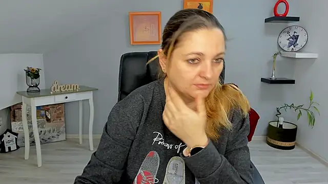 Snapshot of LollaGirl chatting on January 9, 2025, 4:19 am LollaGirl online show from January 9, 2025, 4:19 am
