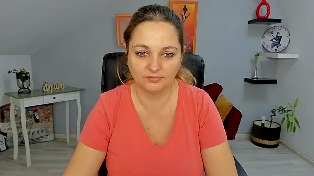 Snapshot of LollaGirl chatting on January 10, 2025, 4:22 am LollaGirl online show from January 10, 2025, 4:22 am