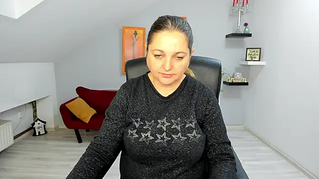 Snapshot of LollaGirl chatting on November 26, 2025, 4:13 am LollaGirl online show from November 26, 2025, 4:13 am