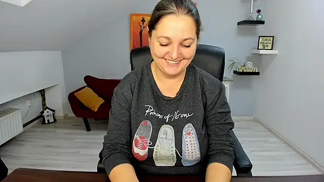 Snapshot of LollaGirl chatting on November 27, 2025, 4:25 am LollaGirl online show from November 27, 2025, 4:25 am