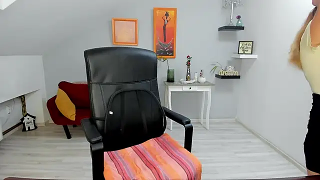 Snapshot of LollaGirl chatting on December 3, 2025, 4:31 am LollaGirl online show from December 3, 2025, 4:31 am