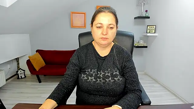 Snapshot of LollaGirl chatting on December 15, 2025, 4:28 am LollaGirl online show from December 15, 2025, 4:28 am