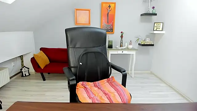 Snapshot of LollaGirl chatting on December 16, 2025, 4:28 am LollaGirl online show from December 16, 2025, 4:28 am