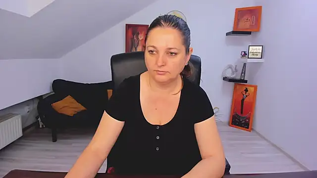 LollaGirl online show from May 13, 2026, 5:16 am