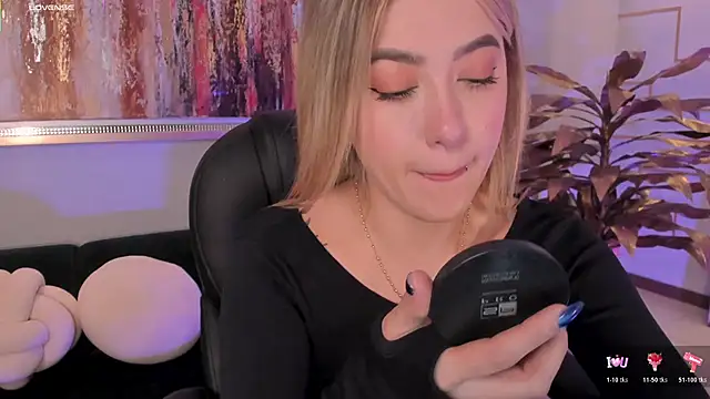 EveBensonX online show from November 5, 2025, 12:27 pm