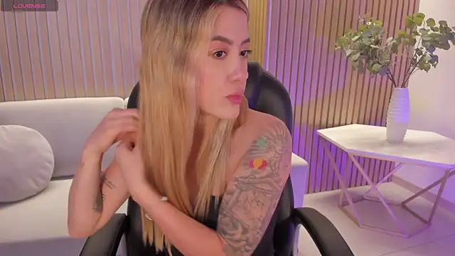 EveBensonX online show from November 8, 2025, 8:29 pm