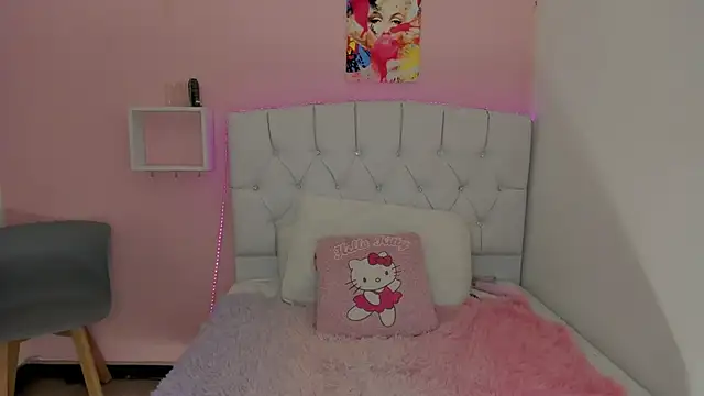 Snapshot of 18candys chatting on December 6, 2024, 10:52 pm 18candys online show from December 6, 2024, 10:52 pm