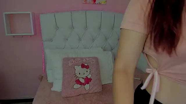 Snapshot of 18candys chatting on December 27, 2024, 8:39 pm 18candys online show from December 27, 2024, 8:39 pm