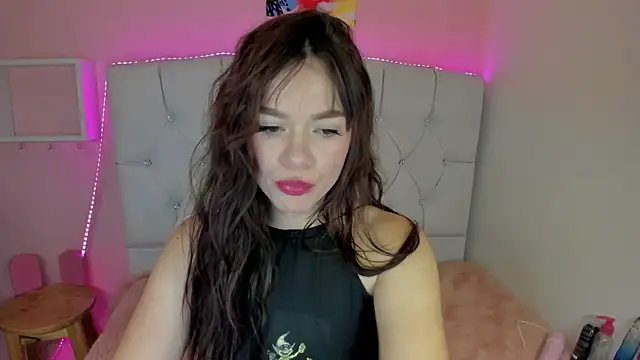 Snapshot of 18candys chatting on February 19, 2025, 1:18 am 18candys online show from February 19, 2025, 1:18 am