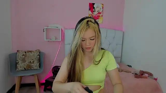 18candys online show from May 22, 2026, 2:22 pm
