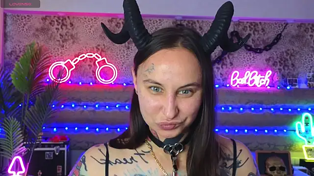 Cool Freak  online show from June 14, 2026, 10:06 am