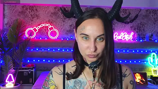 Cool Freak  online show from June 19, 2026, 10:19 am