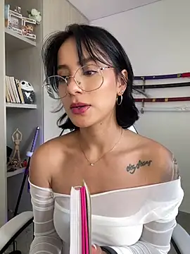 Ale Lewis online show from December 2, 2024, 8:00 pm