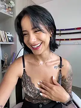 Ale Lewis online show from December 3, 2024, 3:33 pm